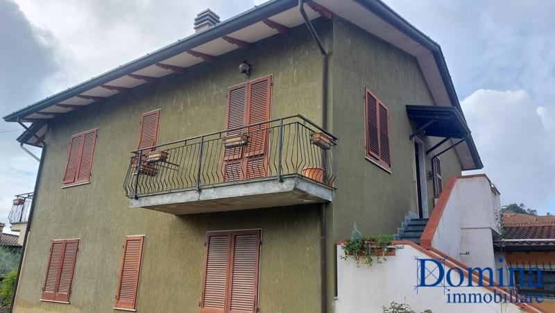 casa indipendente in vendita a Massa