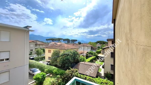 appartamento in vendita a Massa in zona Marina di Massa