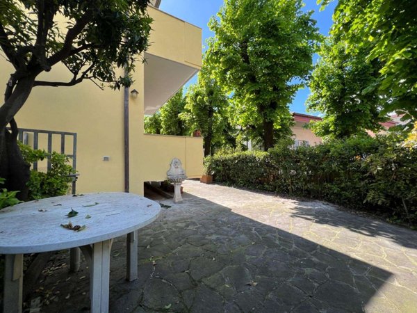 appartamento in vendita a Massa in zona Centro Storico