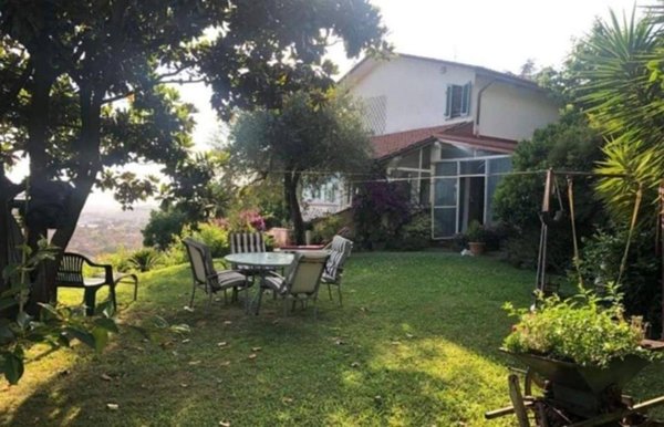 casa indipendente in vendita a Massa in zona Centro Storico