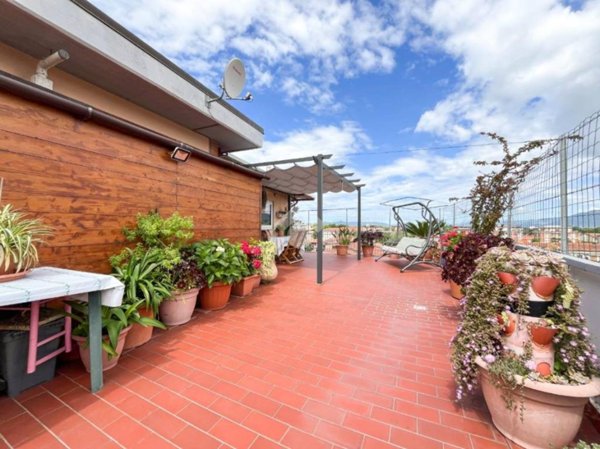 appartamento in vendita a Massa in zona Marina di Massa