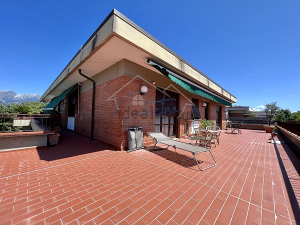 appartamento in vendita a Massa in zona Marina di Massa