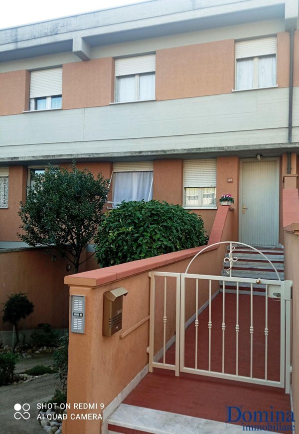 casa indipendente in vendita a Massa
