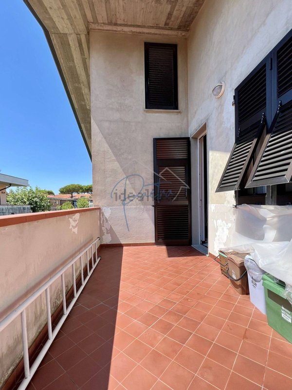 casa indipendente in vendita a Massa in zona Marina di Massa