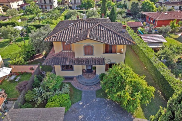 casa indipendente in vendita a Massa in zona Centro Storico