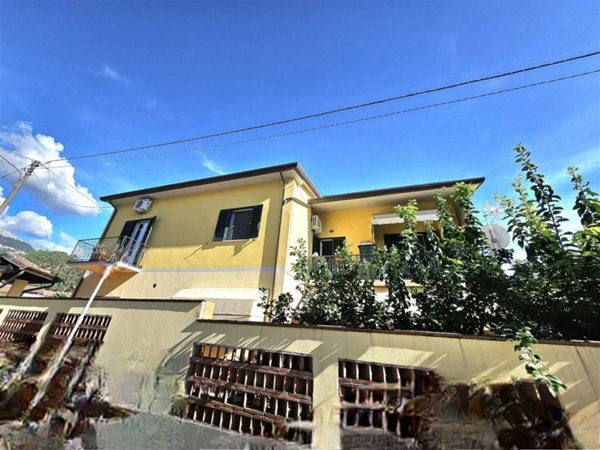 appartamento in vendita a Massa in zona Centro Storico