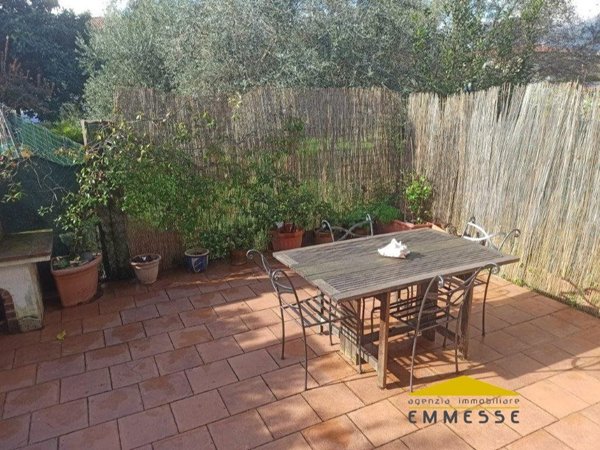 casa indipendente in vendita a Massa in zona Marina di Massa