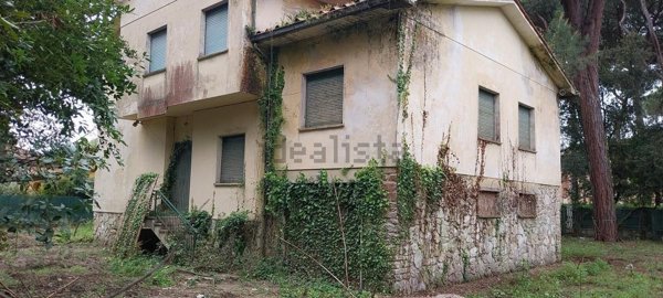 casa indipendente in vendita a Massa in zona Poveromo
