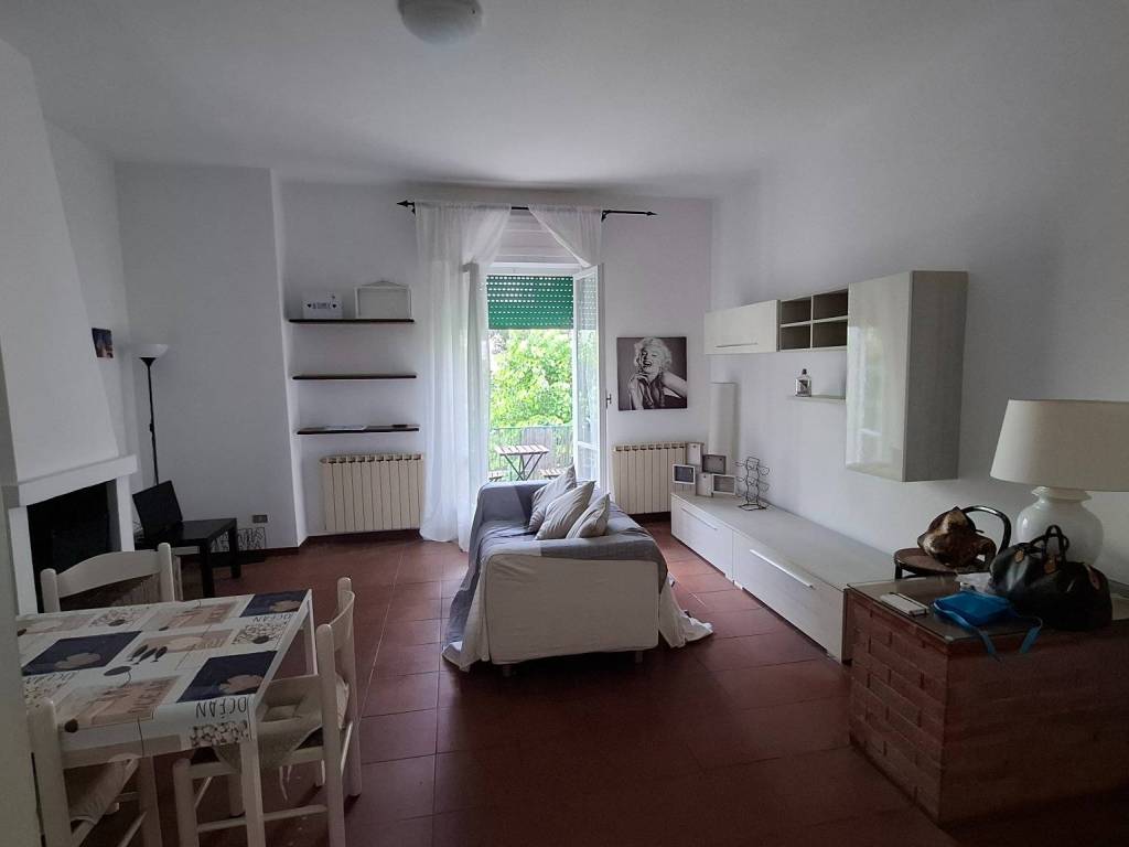 appartamento in vendita a Massa in zona Marina di Massa