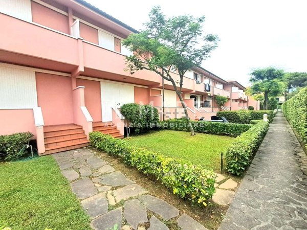 quadrivano in vendita a Massa in zona Marina dei Ronchi