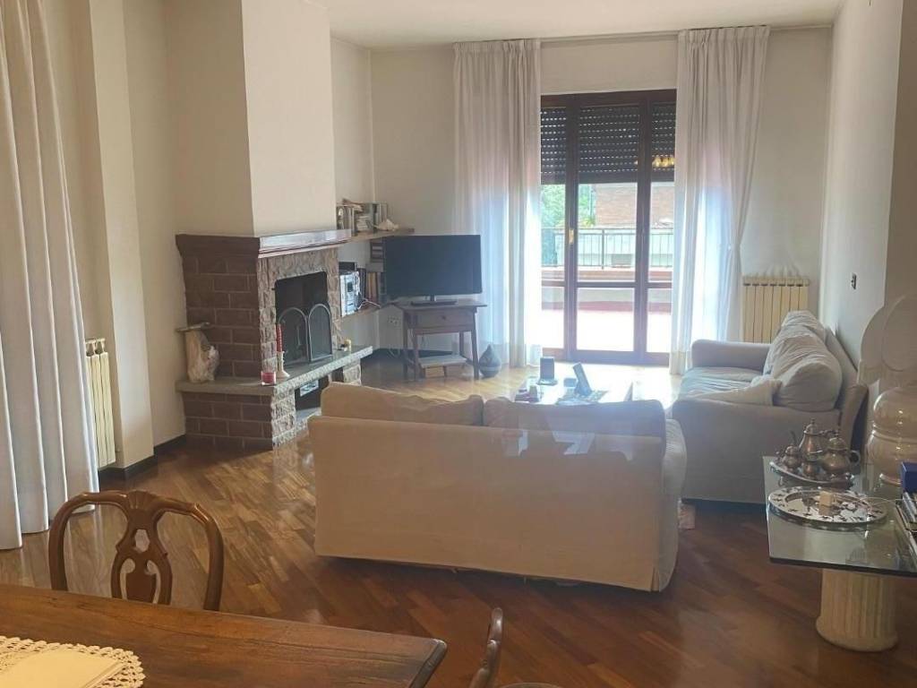 appartamento in vendita a Massa in zona Marina dei Ronchi