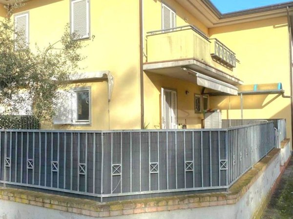 appartamento in vendita a Massa in zona Marina di Massa