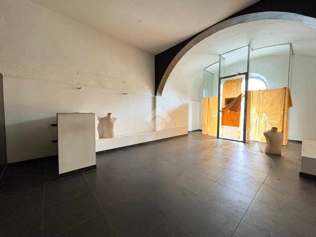 negozio in vendita a Massa in zona Centro Storico