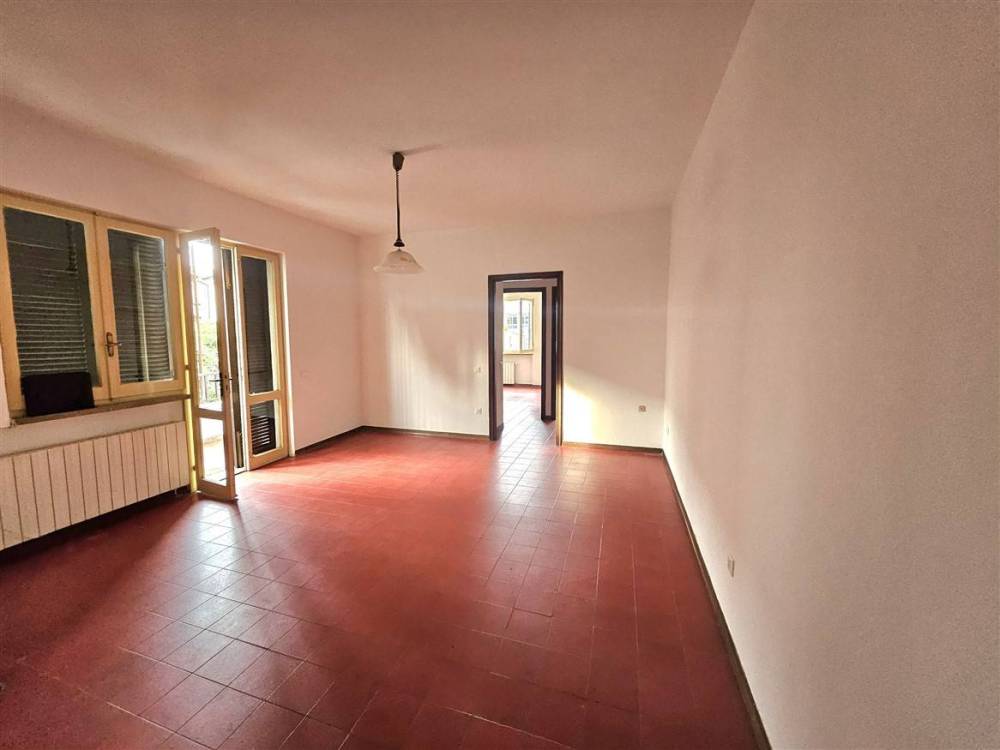 appartamento in vendita a Massa in zona Marina di Massa