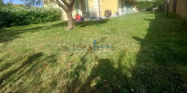 appartamento in vendita a Massa in zona Centro Storico