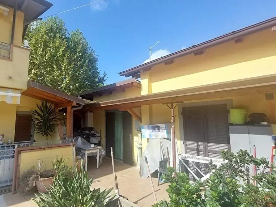 casa semindipendente in vendita a Massa in zona Marina di Massa