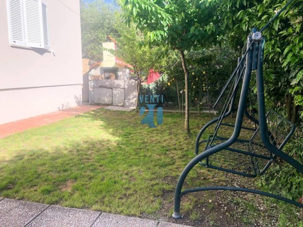 casa indipendente in vendita a Massa in zona Romagnano