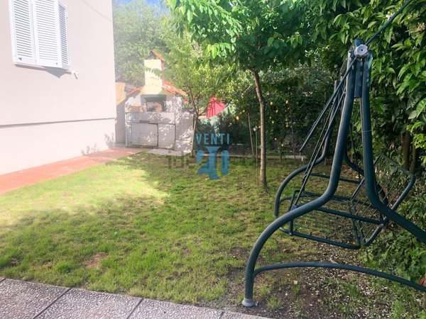 casa indipendente in vendita a Massa in zona Centro Storico