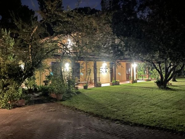 casa indipendente in vendita a Massa in zona Poveromo