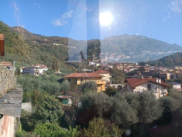 casa indipendente in vendita a Massa