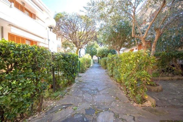 casa indipendente in vendita a Massa in zona Marina di Massa