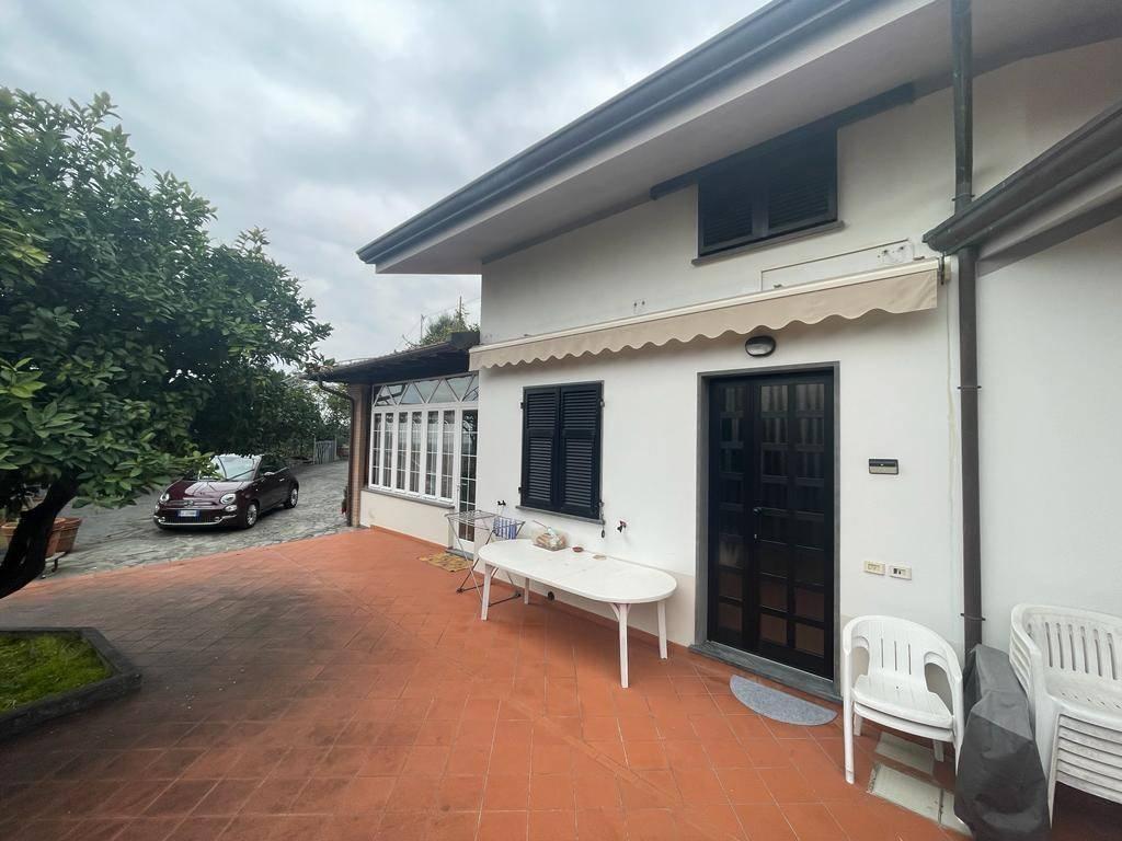 casa indipendente in vendita a Massa in zona Centro Storico
