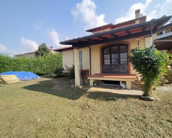 casa indipendente in vendita a Massa in zona Antona