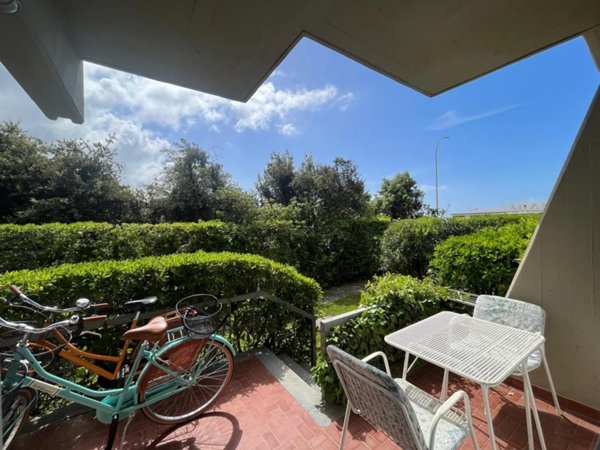 appartamento in vendita a Massa in zona Marina dei Ronchi