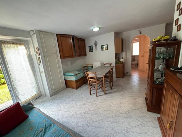 appartamento in vendita a Massa in zona Marina dei Ronchi