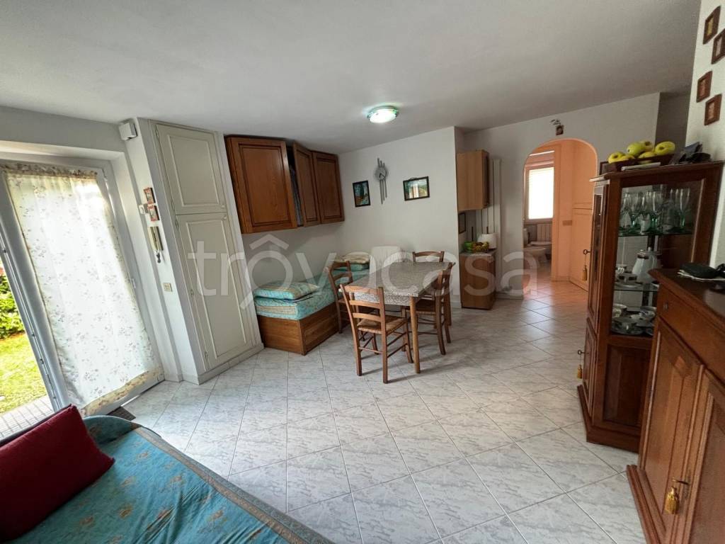 appartamento in vendita a Massa in zona Marina dei Ronchi