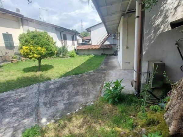 casa indipendente in vendita a Massa in zona Mirteto