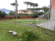 appartamento in vendita a Massa in zona Marina di Massa
