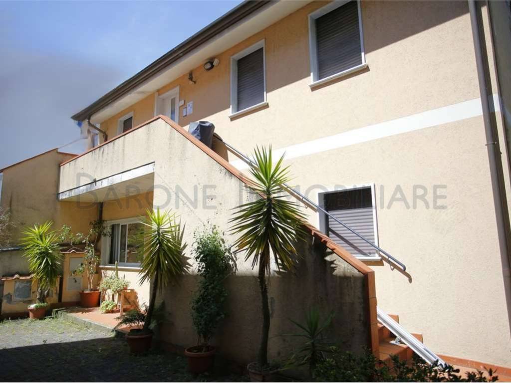casa indipendente in vendita a Massa in zona Centro Storico