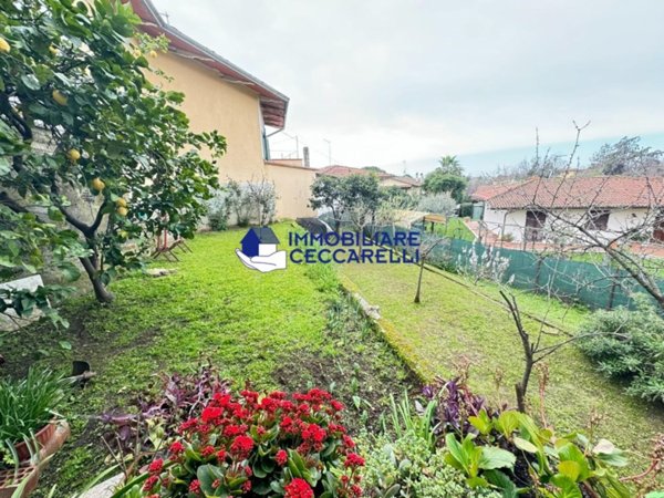 casa indipendente in vendita a Massa