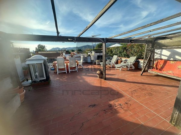 appartamento in vendita a Massa in zona Marina dei Ronchi