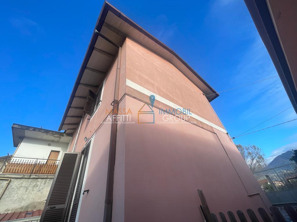 casa indipendente in vendita a Massa in zona Marina di Massa