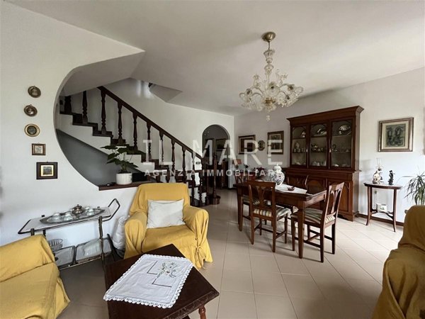 casa indipendente in vendita a Massa
