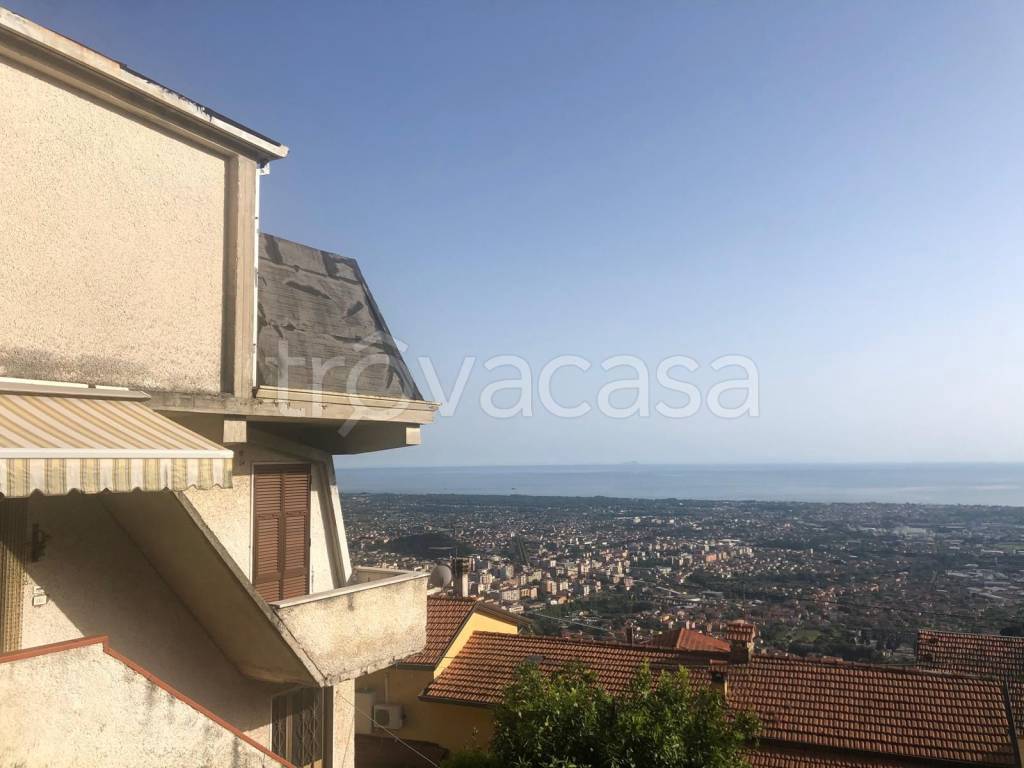casa indipendente in vendita a Massa in zona Bergiola Maggiore