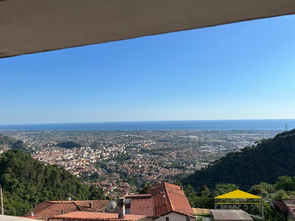 casa indipendente in vendita a Massa in zona Bergiola Maggiore