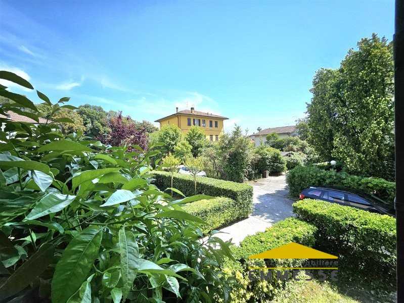 appartamento in vendita a Massa in zona Marina di Massa
