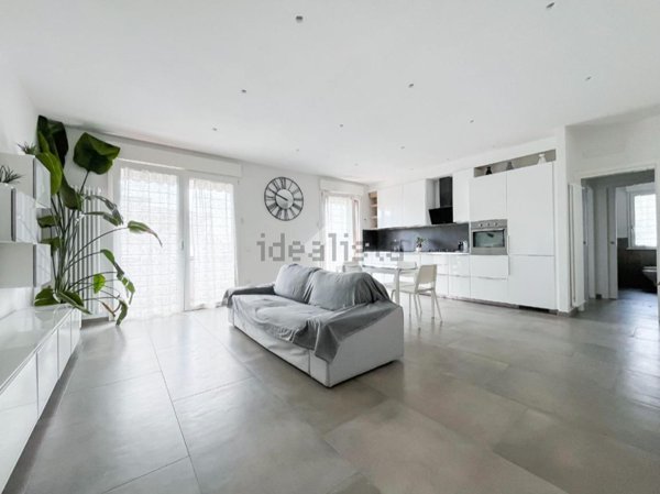 appartamento in vendita a Massa in zona Marina dei Ronchi