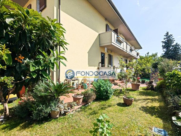 casa indipendente in vendita a Massa in zona Marina di Massa