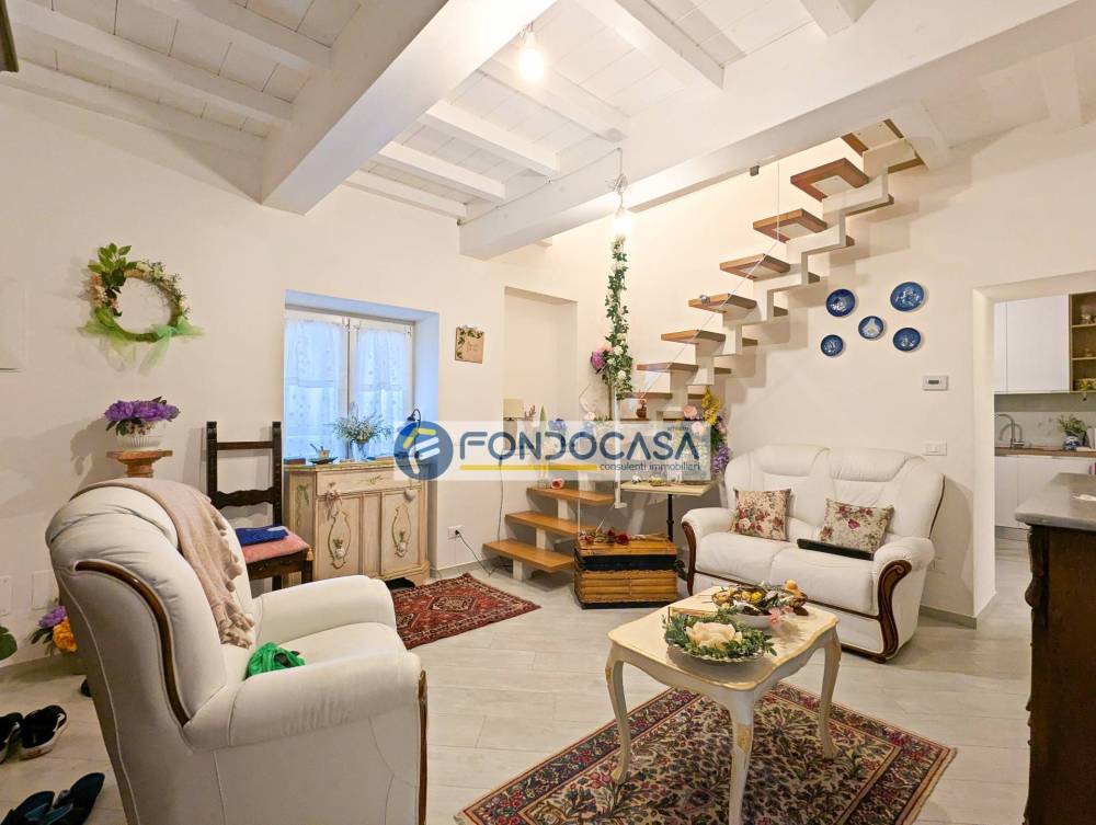 casa indipendente in vendita a Massa