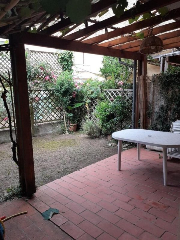 casa indipendente in vendita a Massa in zona Marina dei Ronchi