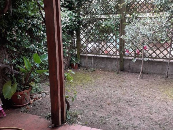 casa indipendente in vendita a Massa in zona Marina di Massa