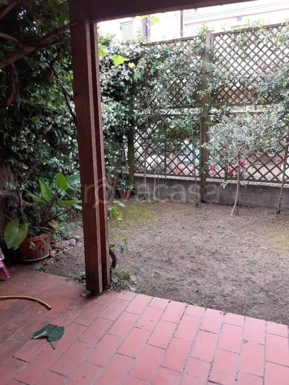 casa indipendente in vendita a Massa in zona Marina dei Ronchi