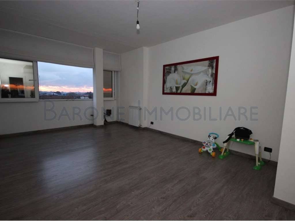 appartamento in vendita a Massa in zona Marina di Massa