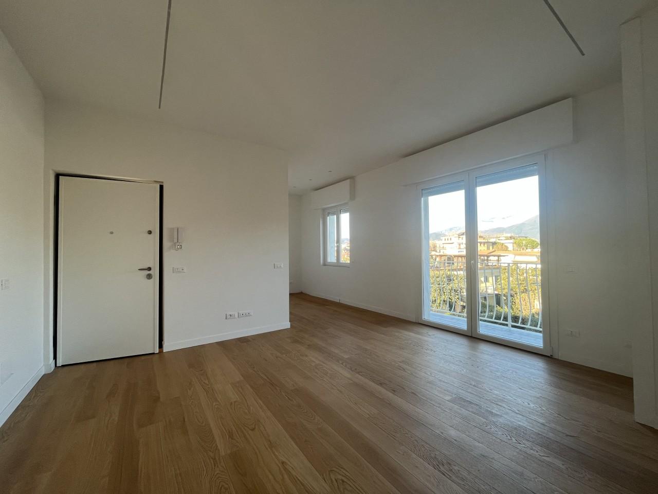 appartamento in vendita a Massa in zona Marina dei Ronchi