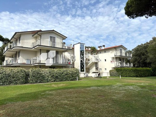 appartamento in vendita a Massa in zona Poveromo