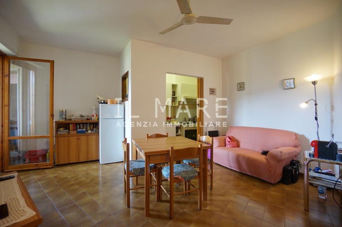 appartamento in vendita a Massa in zona Marina dei Ronchi